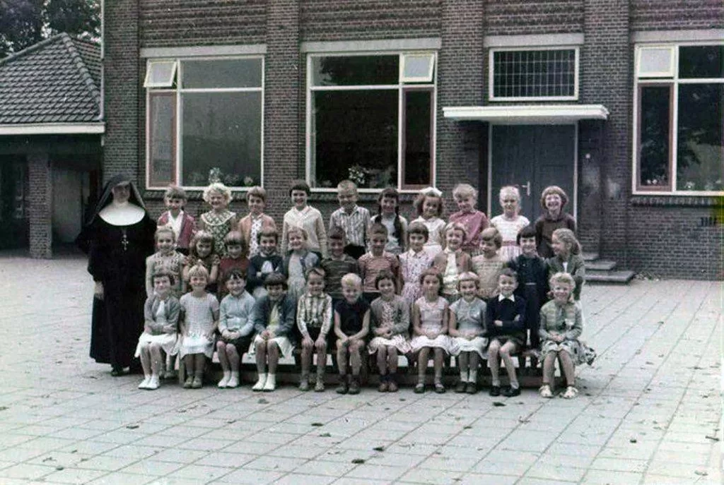 2e klas 1961-'62 met Zuster Sebastiania.